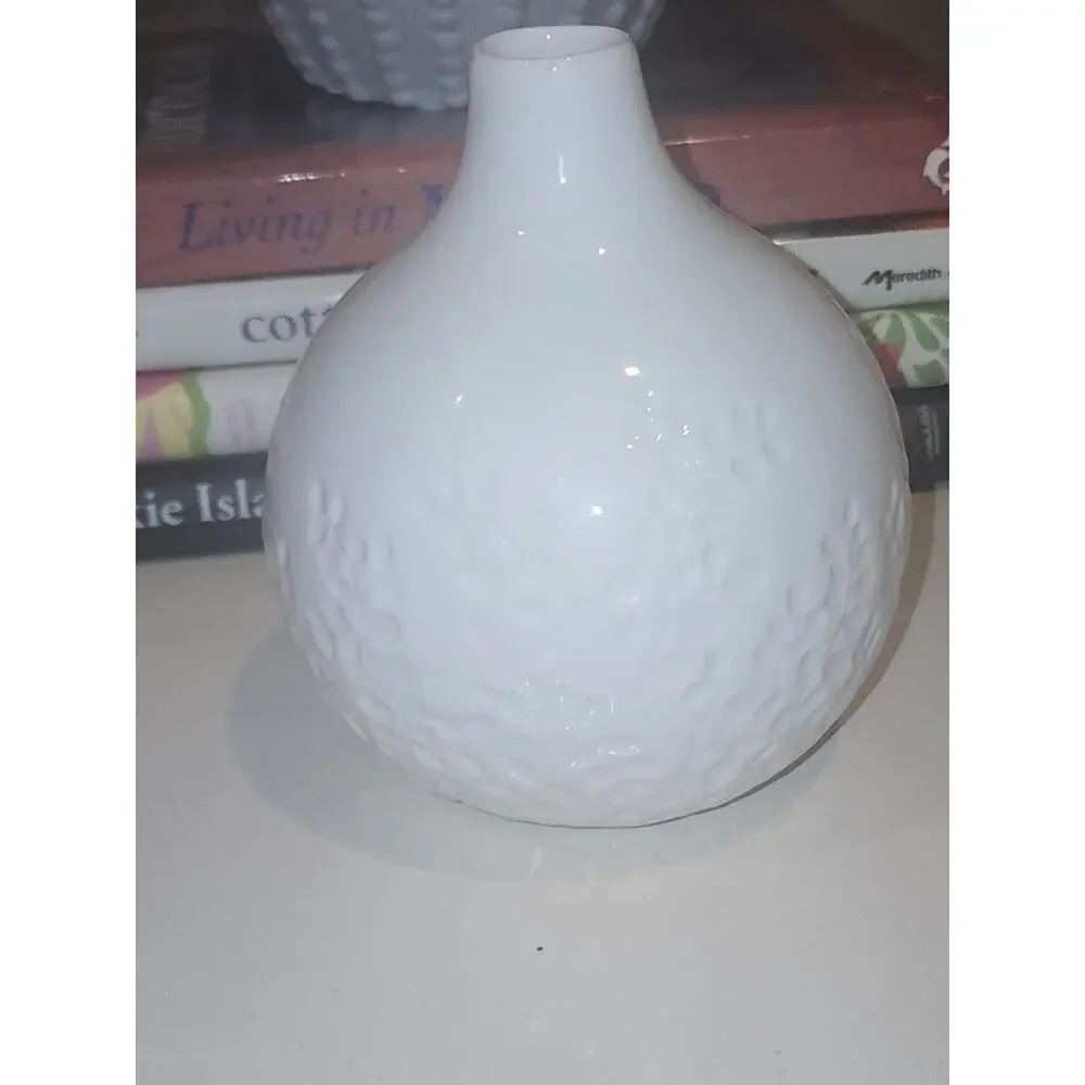 Crate and Barrel Lucy White Bud Vase 5.5